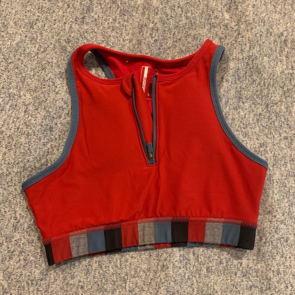 High neck sports bra with zipper